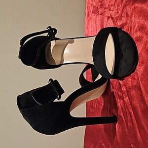 Pre- Owned Shein open toe strapped high heel